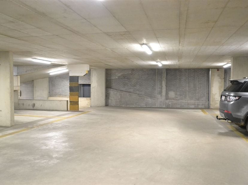 Garage à vendre
                    à 2500 Lier