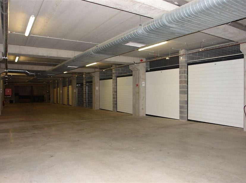 A VENDRE Un garage individuel situé au sein d'un complexe de parkings, boxes de garages. La résidence « PARKING AS POIS » se situe entre la Rue As Poi