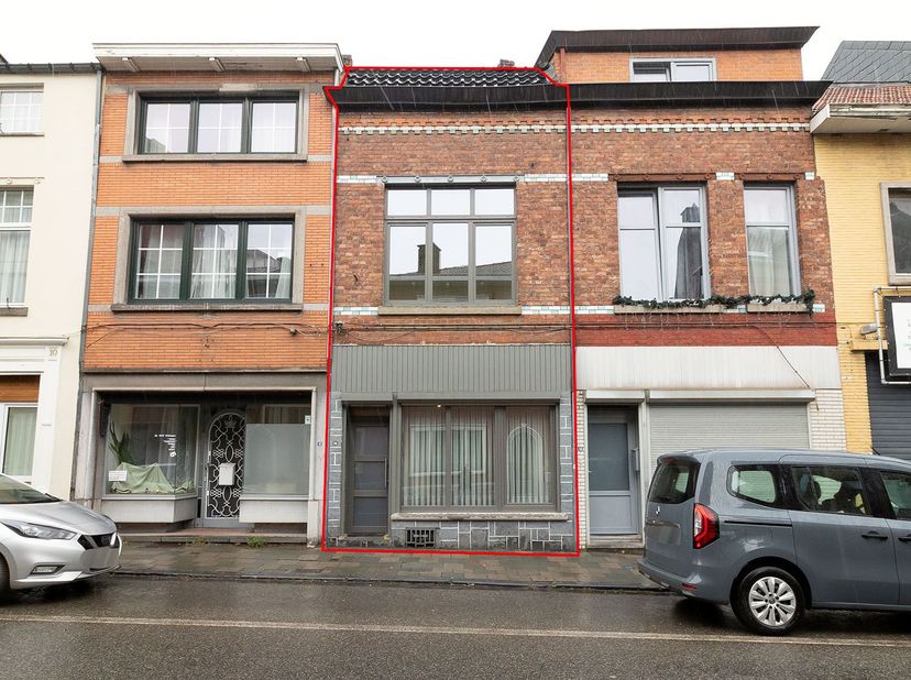 - IN OPTIE - <br />
<br />
Charmante rijwoning met overdekt koertje, gelegen in de Jaminéstraat te Tongeren-Borgloon.<br />
  <br />
In de woning bevi