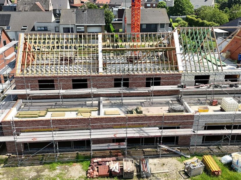 Rond de Mokkerkapel worden drie moderne BEN-woningen gebouwd op een toplocatie, op wandelafstand van scholen, winkels en openbaar vervoer. De woningen