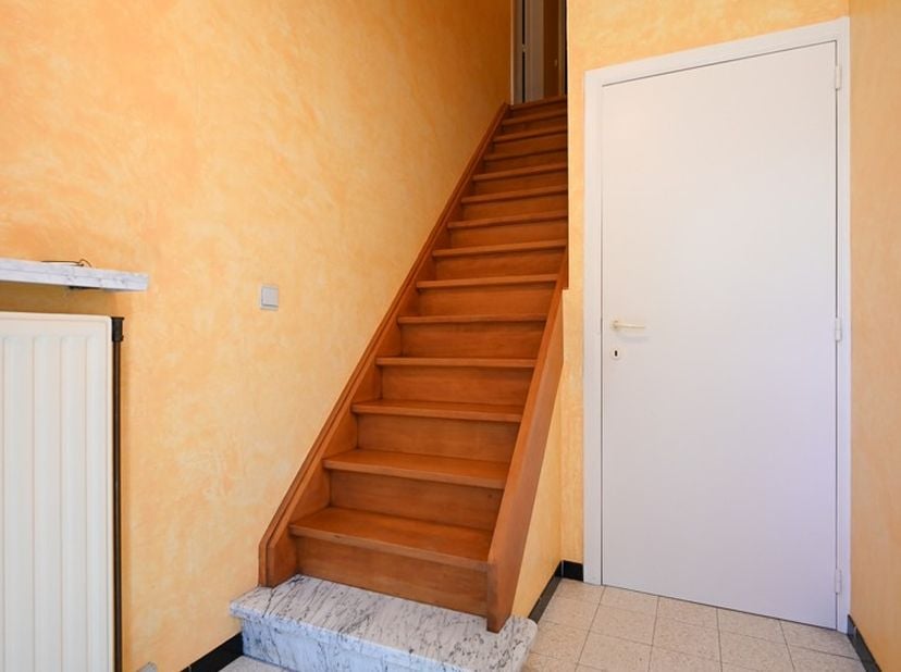 Deze verzorgde gesloten bebouwing is gelegen aan het gezellige kerkpleintje van de Bosmolens te Izegem en combineert een praktische indeling met een z
