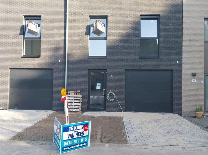 Klassieke nieuwbouw, goed gelegen in  Mol - Ginderbuiten.<br />
Ontdek dit nieuwbouwproject met vijf woningen aan de Heergrachtstraat te Mol. Doordat