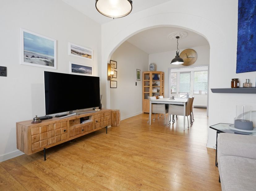 Ruime en instapklare rijwoning in het hart van Nieuwpoort op 284 m² met garage en nieuwe oprit!<br />
Deze verrassend ruime woning (274 m²) combineert