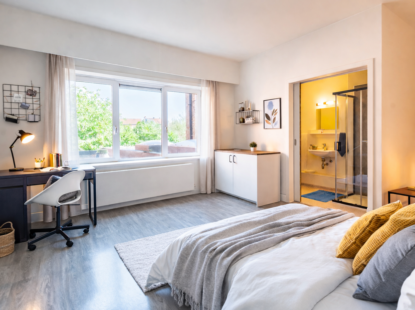 Ben je op zoek naar een investeringsmogelijkheid of een studentenwoning voor uw studerende kinderen? <br />
Uitstekende Ligging:<br />
Gelegen aan de