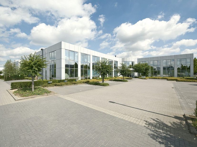 Kantoor van 457 m² te huur nabij de Leuvensesteenweg te Zaventem.<br />
Uitstekend gelegen, vlakbij de Leuvensesteenweg en op slechts 2 km van de E40-