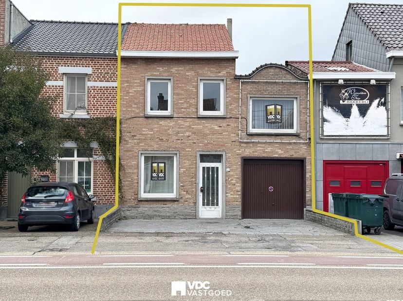 Gelegen nabij een warme, traditionele bakkerij in Hoepertingen biedt deze woning tal van mogelijkheden voor wie op zoek is naar een gezinswoning die v