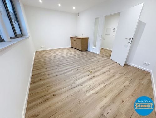                                         Espace de bureaux à louer à Uccle, € 200

