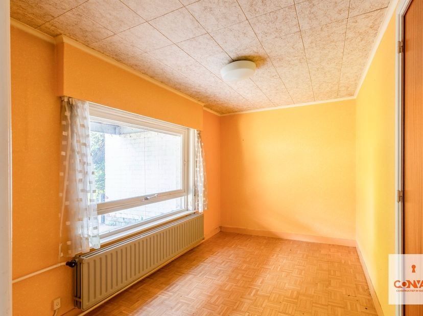 BEZOEKMOMENT&amp;nbsp; VOLZET<br />
<br />
Bent u op zoek naar een woning die u volledig naar eigen smaak en stijl kan renoveren? Dan biedt deze ruime won