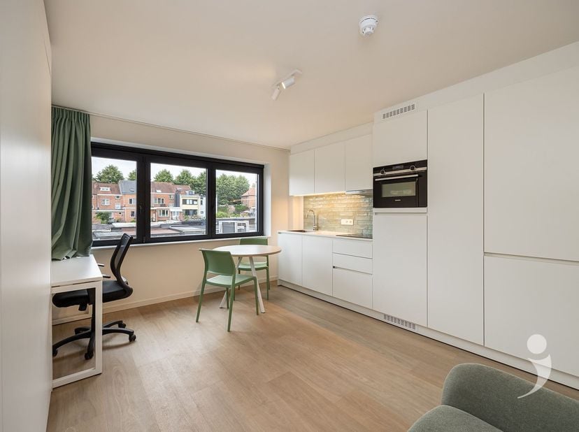 Vous cherchez un investissement de qualité, sans tracas, ou un logement confortable à Louvain ? Ce studio élégant situé au 19, rue Bankstraat fait par