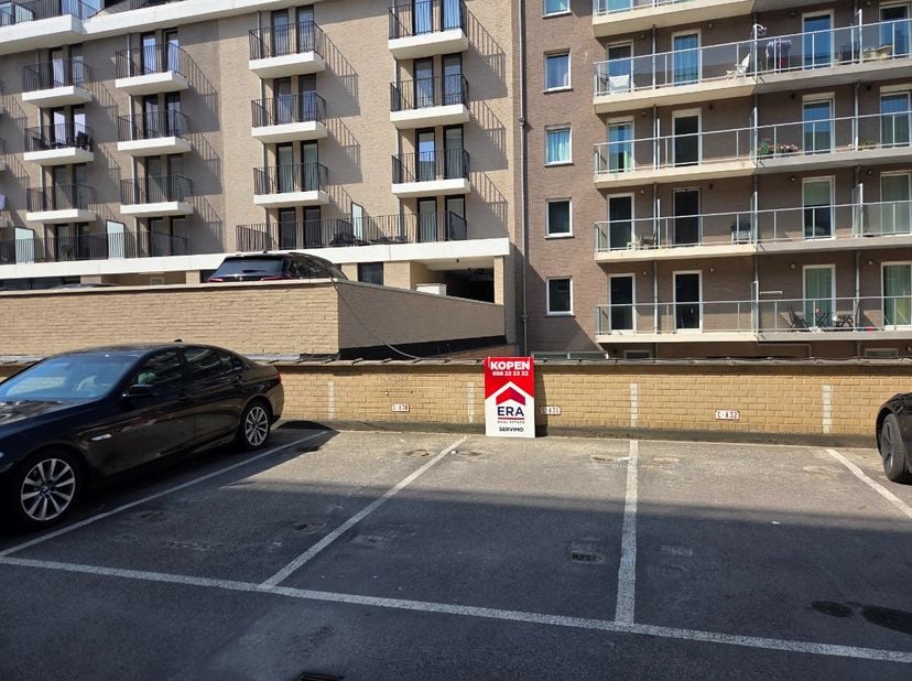 Garage te koop in Veurnestraat 13 P C A31 bus Panorama,
                    8620 Nieuwpoort