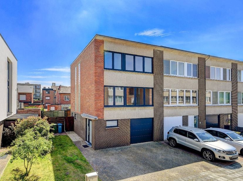 À vendre : maison semi-ouverte à Aarschot, située au calme dans une rue en cul-de-sac en périphérie de la ville.Construite en 1967, cette maison offre