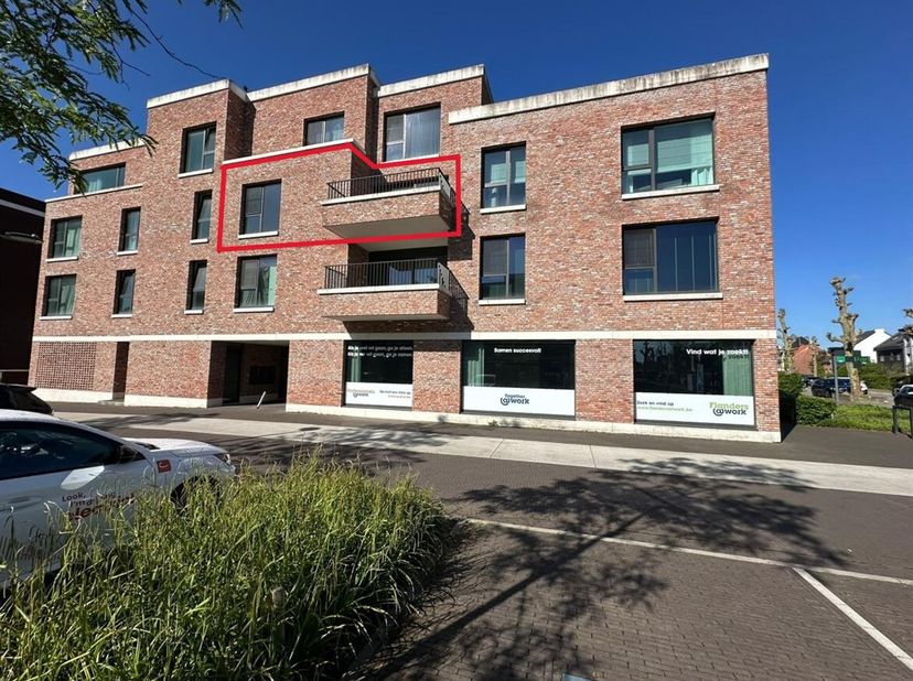Instapklaar BEN-appartement met ruim terras in het centrum van Herentals<br />
Ontdek dit moderne en uiterst energiezuinige BEN-appartement, ideaal ge