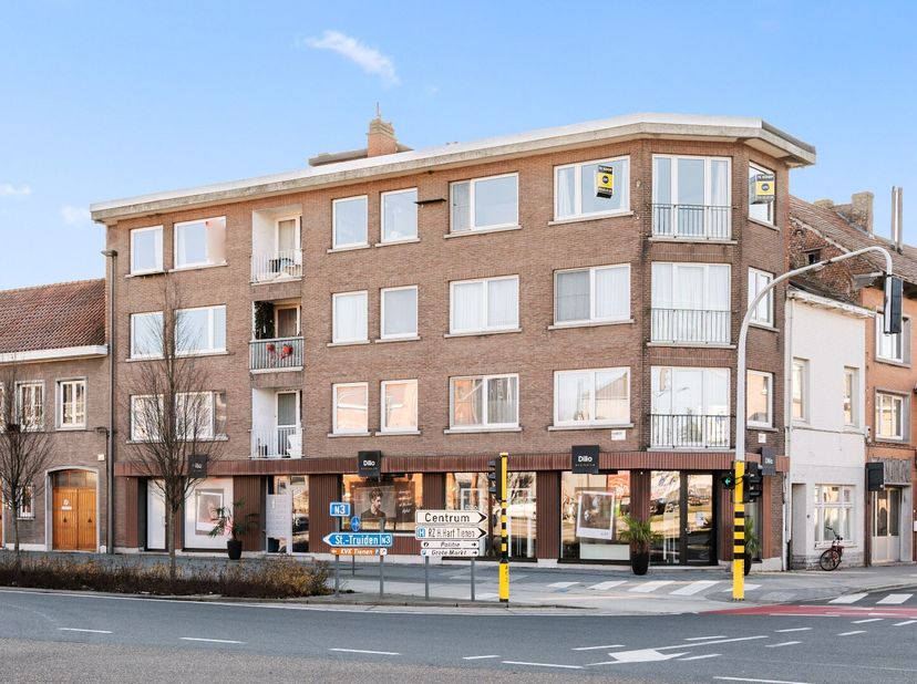 Dit gezellige en instapklare appartement ligt pal in het centrum van Tienen, op wandelafstand van scholen, winkels, supermarkten, openbaar vervoer en