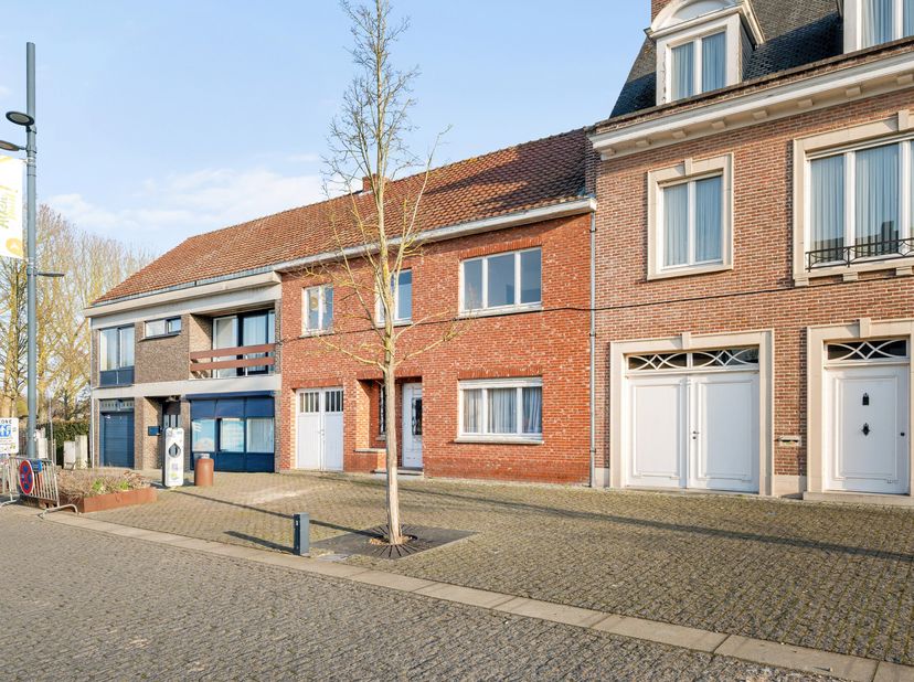 Bent u op zoek naar een eigendom met potentieel op een rustige, doch vlot bereikbare locatie? Dan is dit pand gelegen aan Laagdorp 21 te Alken absoluu
