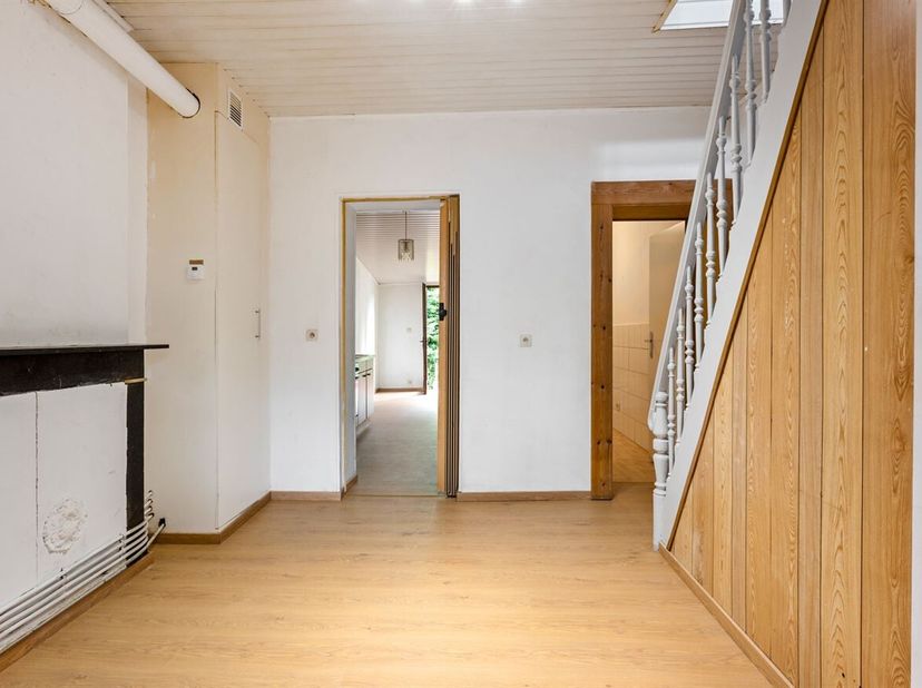 Gezellige rijwoning met 2 slaapkamers op een rustige ligging vlakbij het centrum van Tongeren. Deze woning bevindt zich in de Sportpleinstraat, op wan