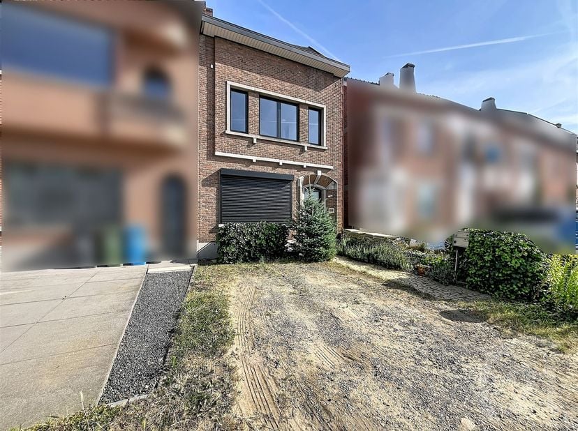Prachtig gerenoveerde woning nabij het centrum van Aarschot.<br />
<br />
Deze volledig gerenoveerde woning heeft op het gelijkvloers een inkomhal m