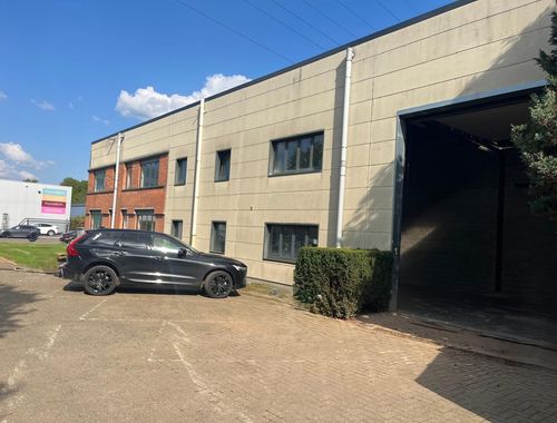                                         Bedrijfsgebouw te huur in Wijnegem, € 1.460
