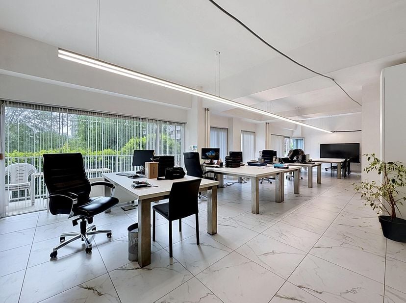 Bedrijfsvastgoed te koop in Martelaarslaan 303,
                    9000 Gent
