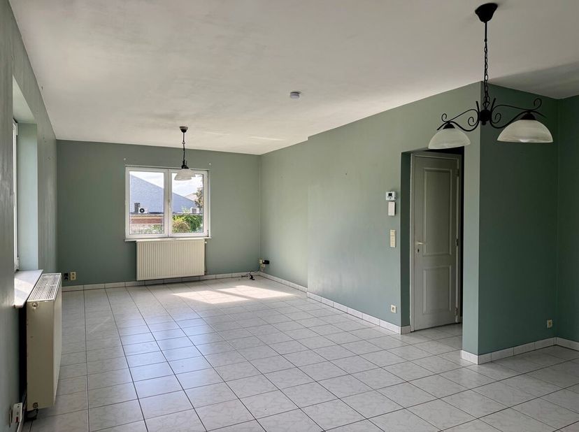 Appartement clé en main de 2 chambres à coucher avec terrasse, idéalement situé au coeur de Lier !<br />
Situation :<br />
Situé dans une rue calme et