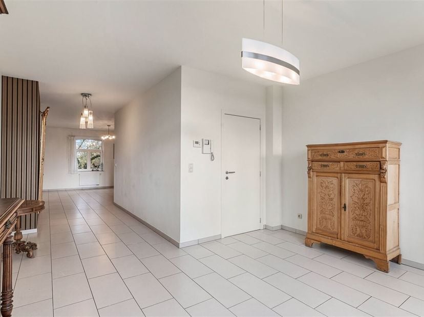 Drie-slaapkamer appartement op toplocatie!<br />
Ligging: Dit appartement ligt op het Kolonel Dusartplein, een centraal plein in Hasselt dat bekendsta