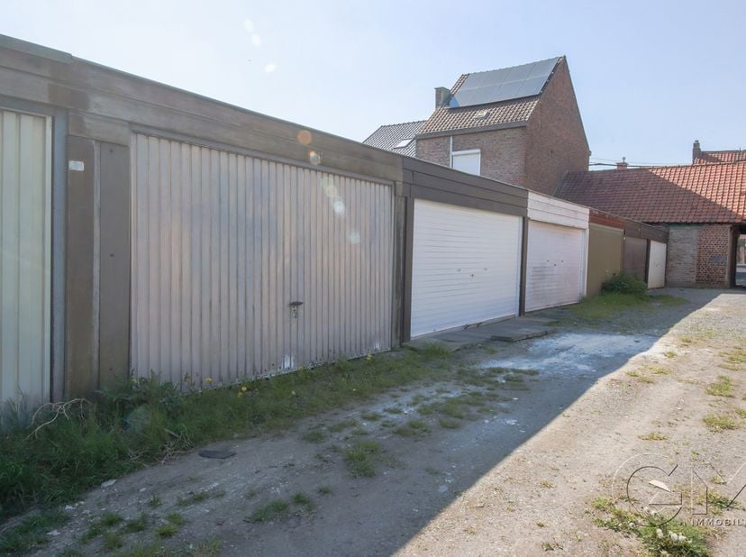 Garage te koop in ,
                    7700 Moeskroen