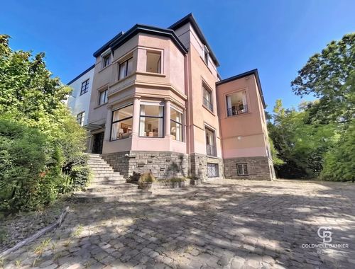                                         Koppelwoning te koop in Ukkel, € 2.950.000
