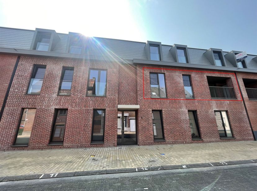 Ligging: Dit rustig gelegen appartement biedt een uitstekende verbinding naar de omliggende grootsteden dankzij de nabijgelegen verbindingswegen.<br /