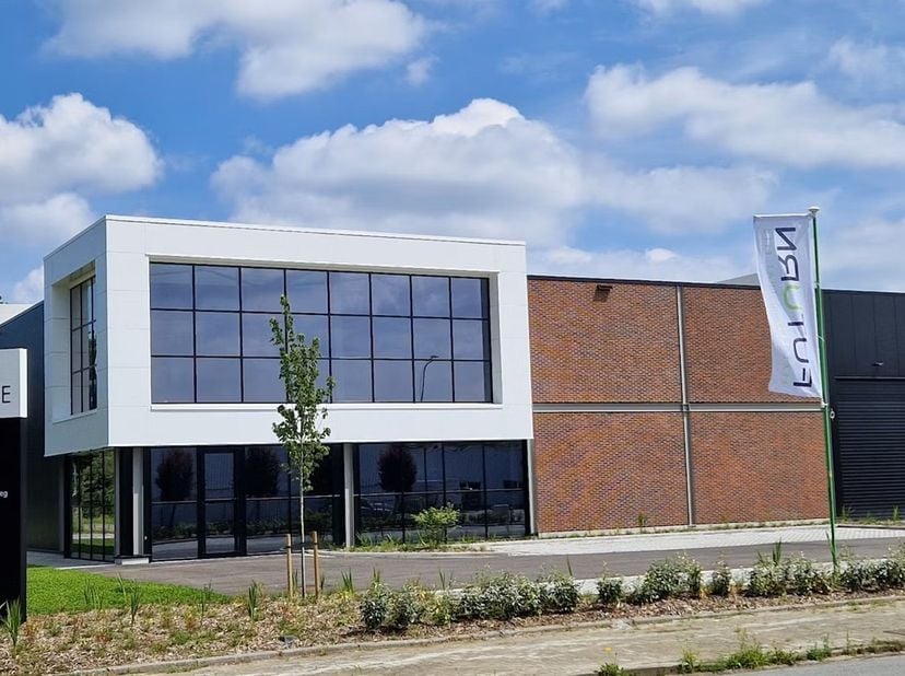 Bien professionnel à vendre
                    à 3500 Hasselt