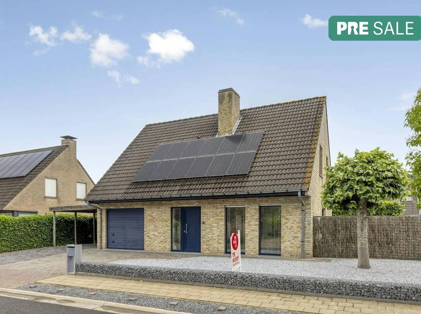 Kom kijken en ontdek het huis zelf! <br />
<br />
Rustig gelegen in een doodlopende straat in Izegem, biedt deze verzorgde en instapklare gezinswoning