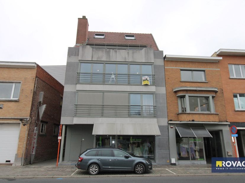 Dit ruim appartement is gelegen in de Wallenstraat vlakbij winkels, ruime parking, openbaar vervoer, ontspanning en nog zo veel meer.<br />
In het app