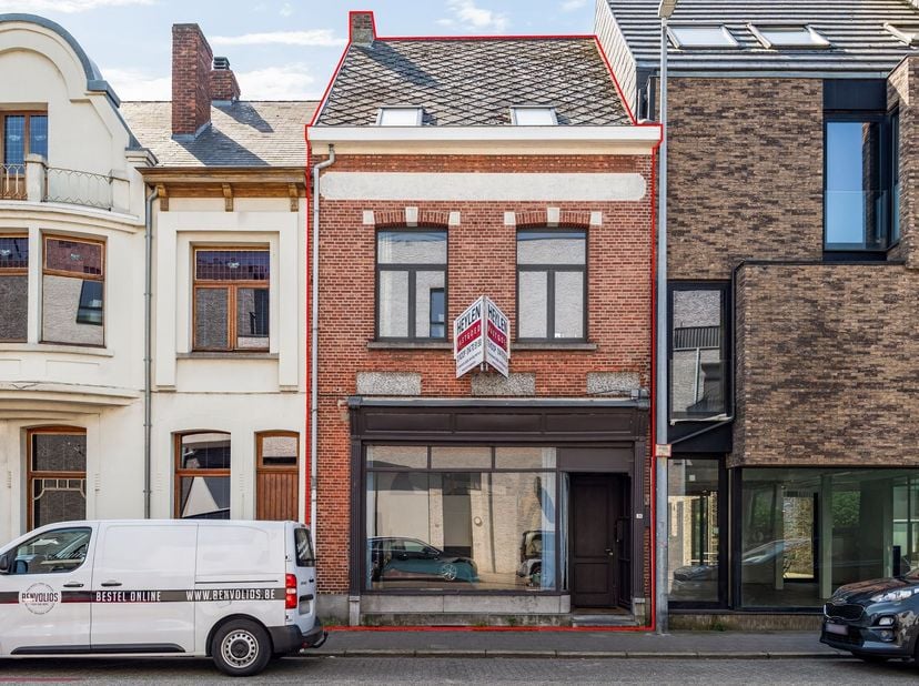 Rénovation d'une maison de 5 chambres à coucher avec jardin dans le centre d'Herentals<br />
<br />
Cette spacieuse maison de ville à rénover, situé