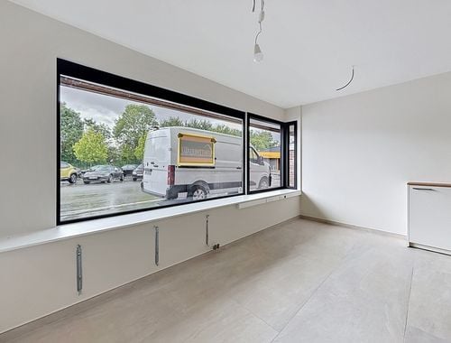                                         Bureaux à louer à Herseaux, € 700
