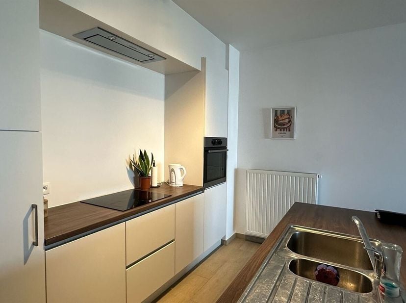 Ruim 2-slaapkamerappartement met 2 terrassen, autostaanplaats en kelderberging in Turnhout<br />
Ligging: Gelegen in de Smiskensstraat in Turnhout, op