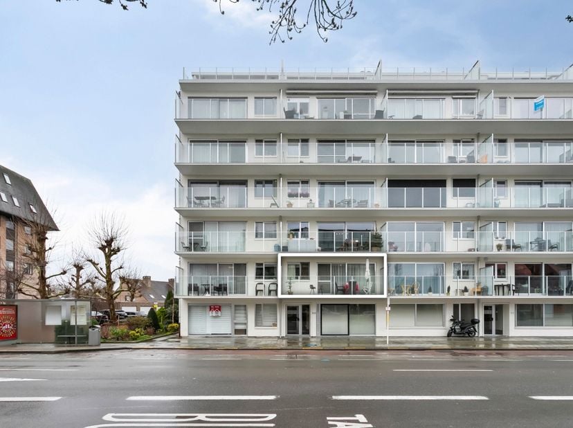 Op zoek naar een centraal gelegen appartement met alle comfort binnen handbereik? Dit instapklare en lichtrijke appartement, gelegen in residentie 'Fl