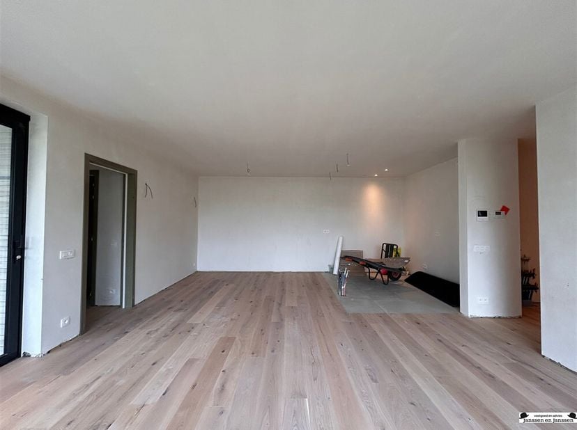 Luxueus nieuwbouw appartement met 3 slaapkamers en 2 badkamers<br />
Dit nieuw gelijkvloers appartement bevindt zich in het centrum Gooreind, waarbij