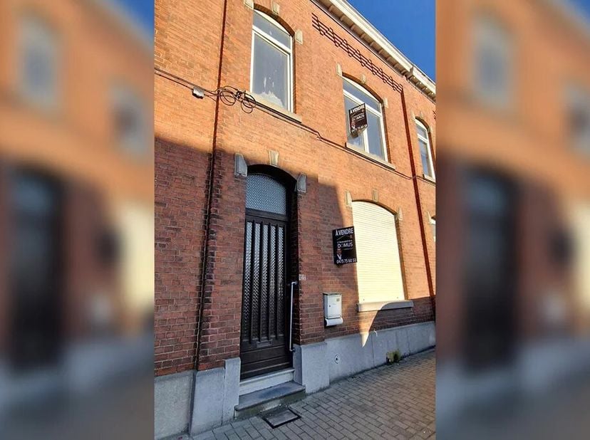 Tubize (Brabant walon)<br />
275.000 euro et RC  582 euro<br />
Découvrez cette charmante maison mitoyenne située dans un quartier urbain, à proximité