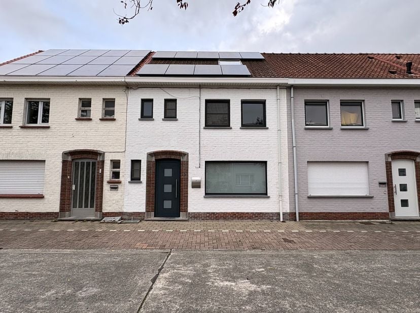 Huis te huur in Jan Hijoenstraat 15,
                    8800 Roeselare