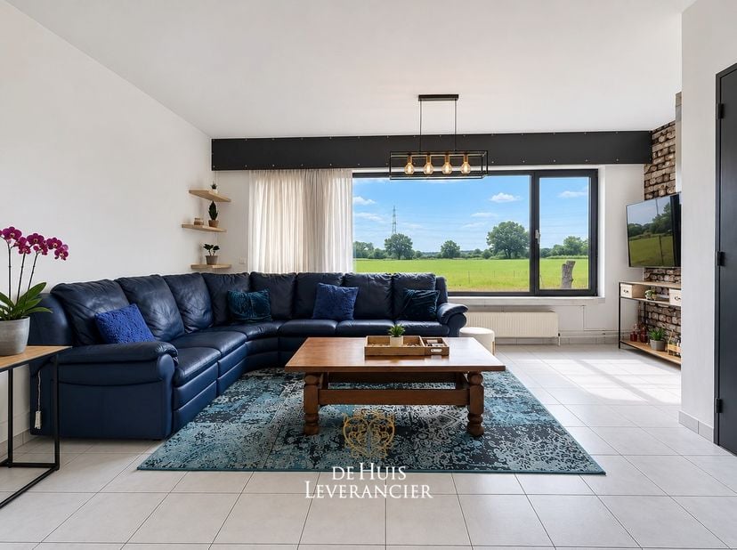 Aan het einde van een doodlopende straat bevindt zich deze charmante woning op een uitzonderlijk rustige ligging. Hier geniet u dagelijks van een vrij