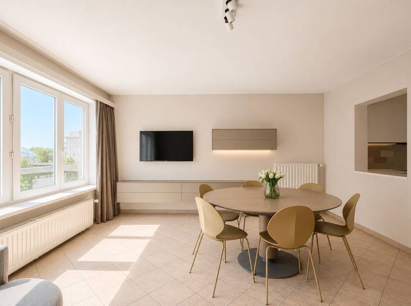 Ruim appartement te koop met twee slaapkamers op de tweede verdieping van de residentie Cape Coral, Franslaan 17. Het appartement beschikt over een li