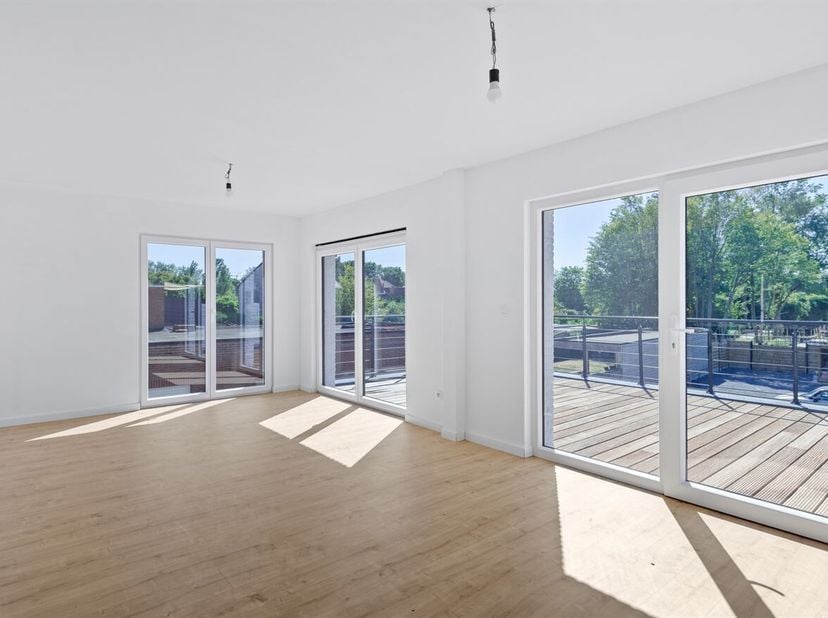 2 slaapkamer appartement in centrum Geel.<br />
 Dit appartement bevindt zich op de 1ste verdieping. Volledig gerenoveerd in 2025 en geniet van vloerv