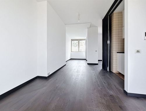                                         Studio avec coin lit à louer à Ixelles, € 1.000
