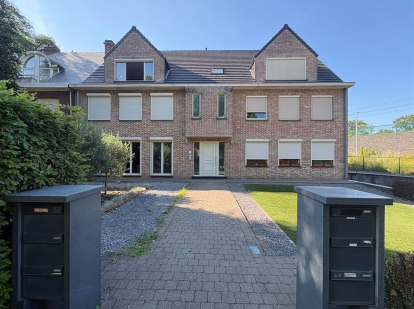 Instapklaar 1-slaapkamerappartement met ruim terras in Herentals <br />
Ligging: Dit instapklare appartement is gelegen net buiten het centrum van Her