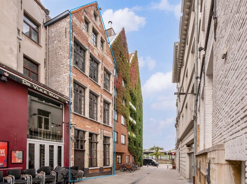 Authentiek stadspand met unieke uitzichten in hartje Antwerpen<br />
<br />
Toplocatie: Op enkele meters van de Grote Markt, Kathedraal en Schelde<br