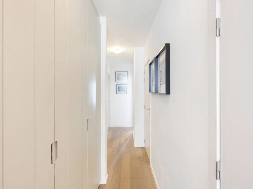 Dit centraal gelegen appartement bevindt zich op de Lippenslaan, tussen het station, het Zegemeer en het strand. Alle winkels en ontspanningsmogelijkh