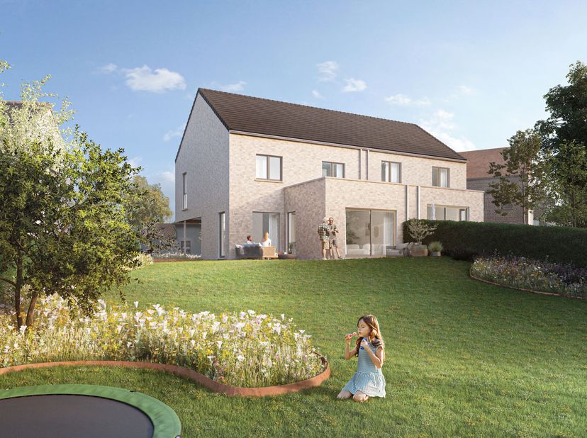 Grondoppervlakte van meer dan 2000 m² - Gezinswoning met 4 slaapkamers - Ruime leefruimte met open keuken - Zolder als vierde kamer - Vlot bereikbaar