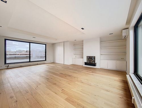                                         Penthouse à louer à Forest, € 1.600
