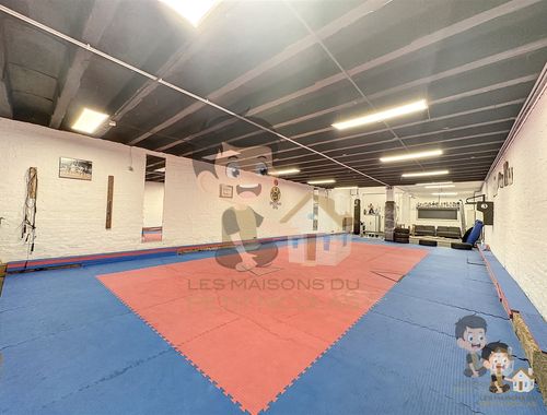                                         Bâtiment commercial à vendre à Molenbeek-Saint-Jean, € 690.000
