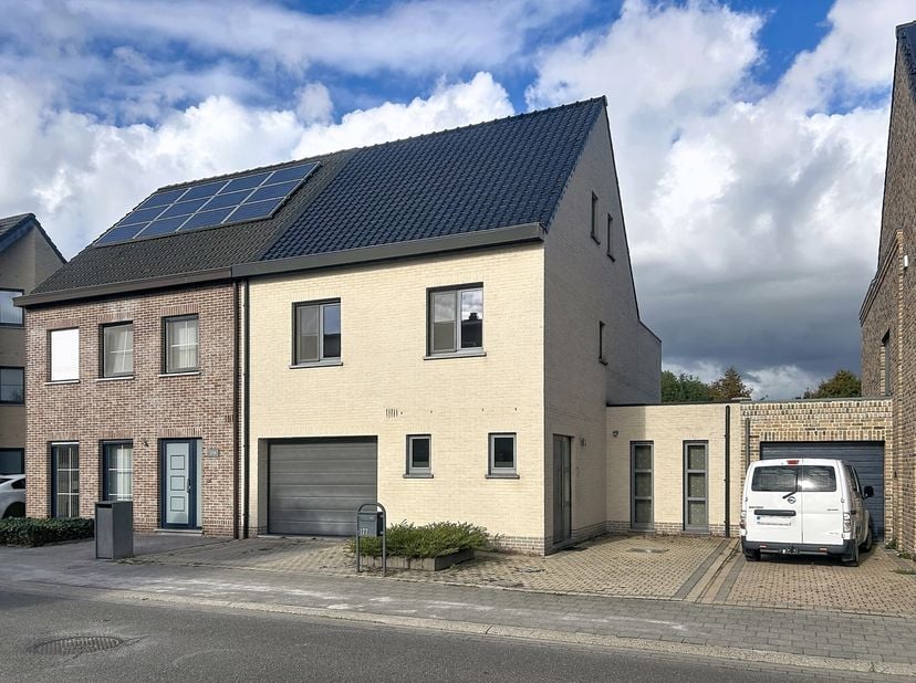 Huis te huur in Pannenhuisstraat 177,
                    2500 Lier