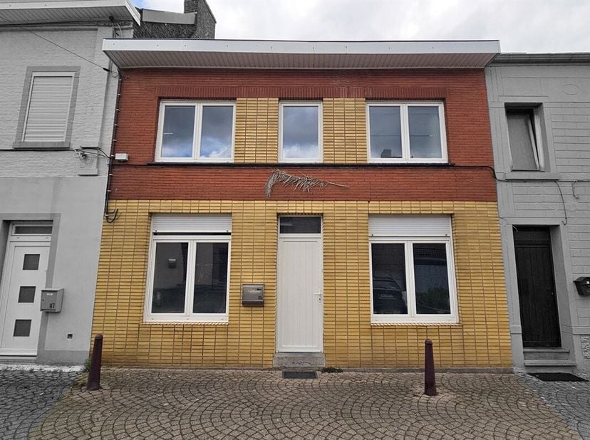 Prix: Offre à partir de 119.000 euros, frais d'agence non inclus et à charge de l'acquéreur.<br />
Maison habitable rapidement et comprenant: <br />
R