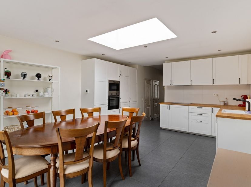 Luxueus gerenoveerde rijwoning met zuidgerichte tuin en garage in Zichem<br />
In het gezellige Zichem, deelgemeente van Scherpenheuvel, bevindt zich